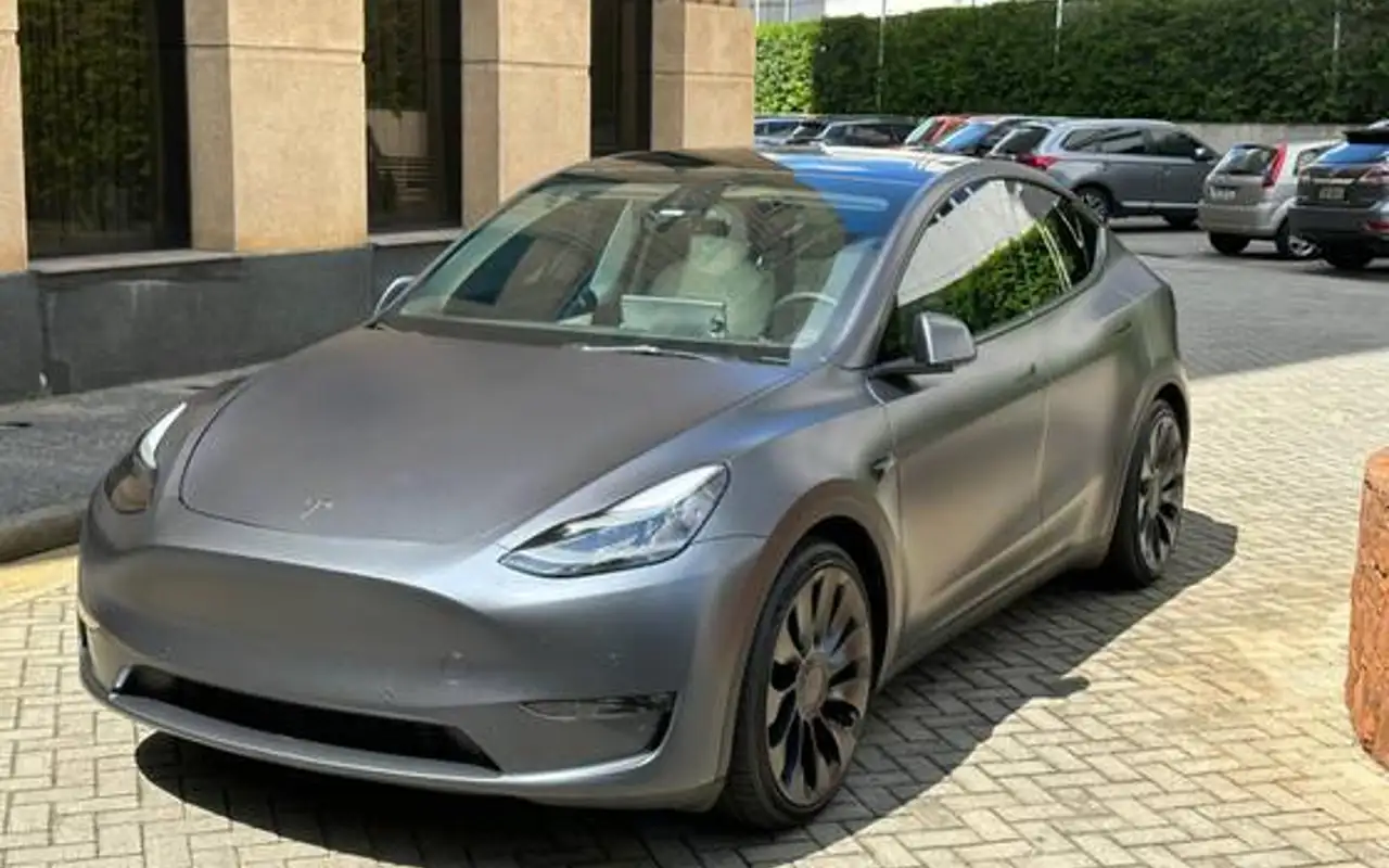 TESLA MODEL Y P100D PERFORMANCE AWD ELÉTRICO — foto 1 de 8