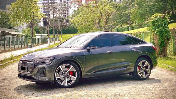 AUDI Q8 E-TRON 55 ELÉTRICO SPORTBACK LAUNCH EDITION QUATTRO em Florianópolis, SC
