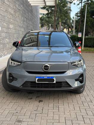 VOLVO XC40 P6 RECHARGE ELECTRIC PLUS em São Paulo, SP