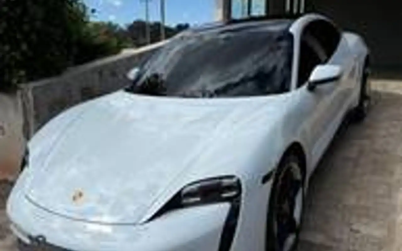PORSCHE TAYCAN ELÉTRICO — foto 1 de 4