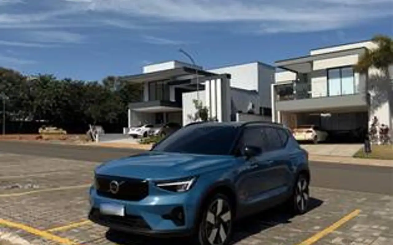 VOLVO XC40 P8 RECHARGE TWIN ELECTRIC ULTIMATE AWD — foto 1 de 8