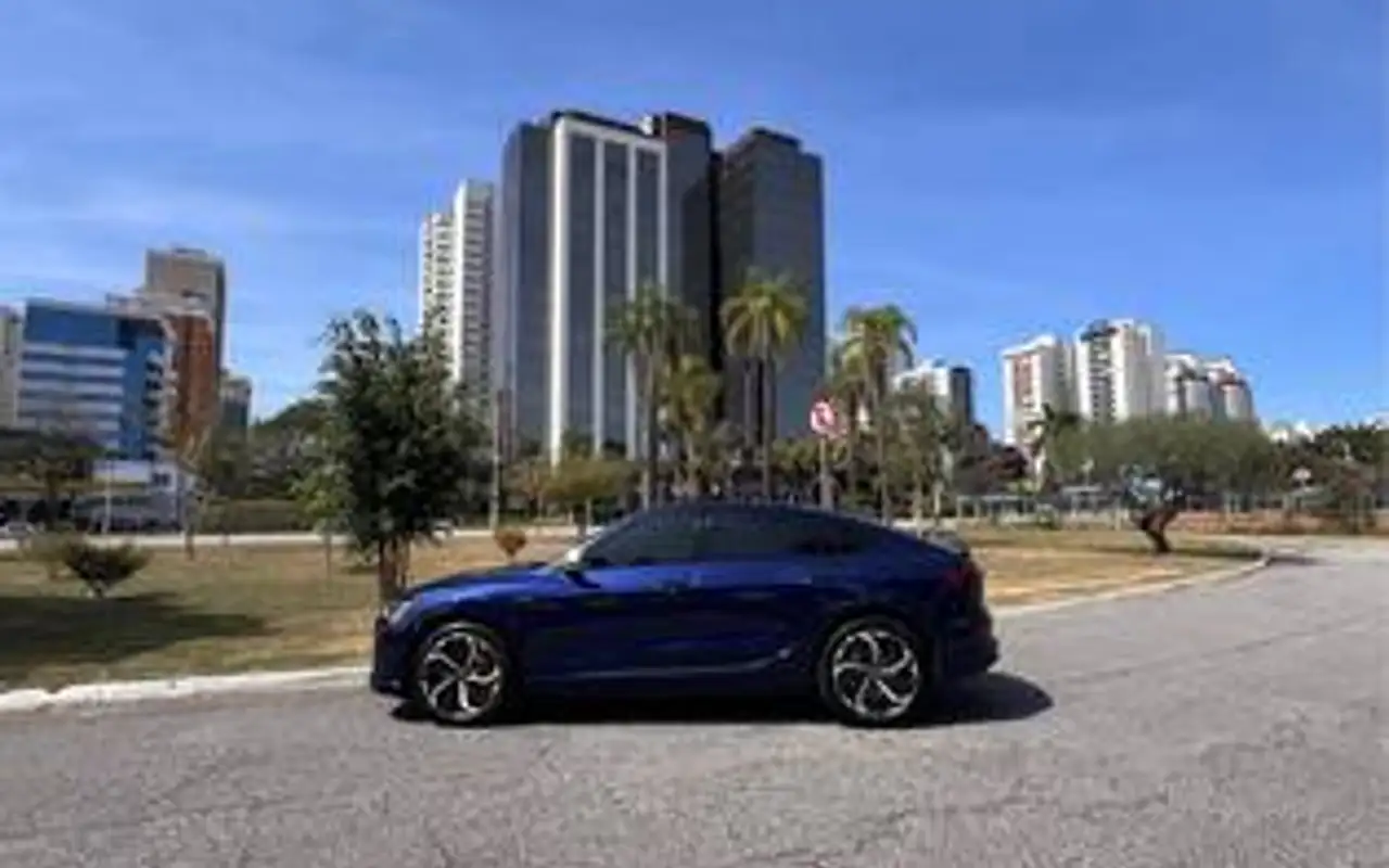 AUDI E-TRON ELÉTRICO SPORTBACK PERFORMANCE BLACK QUATTRO — foto 1 de 7
