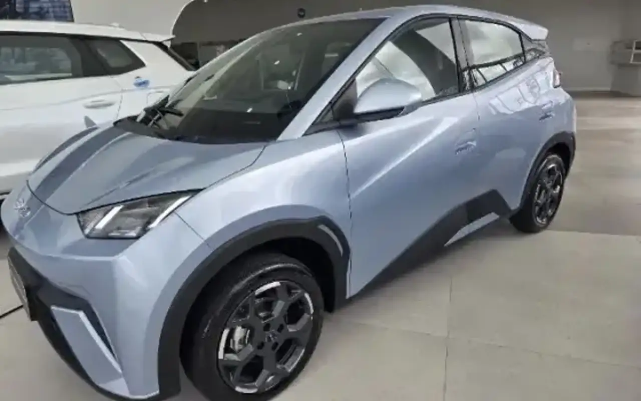 BYD DOLPHIN MINI 38 KW ELÉTRICO 5L — foto 1 de 4
