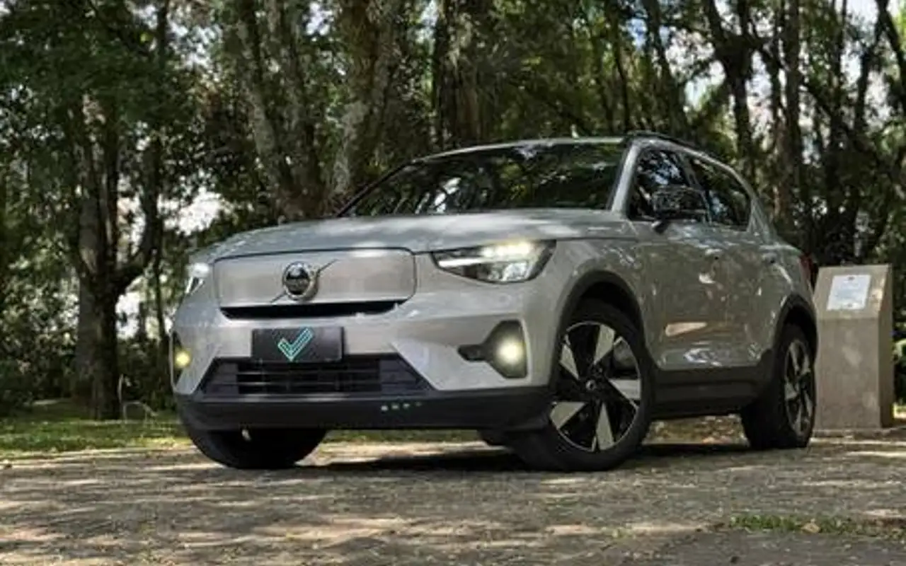 VOLVO XC40 P6 RECHARGE ELECTRIC PLUS — foto 1 de 8