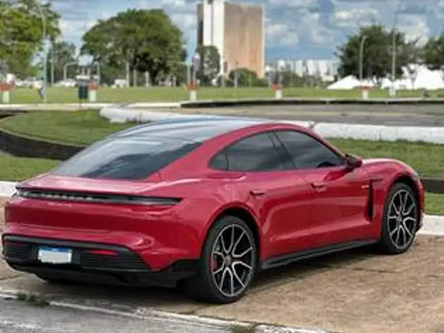 PORSCHE TAYCAN 4S ELÉTRICO em Brasília, DF
