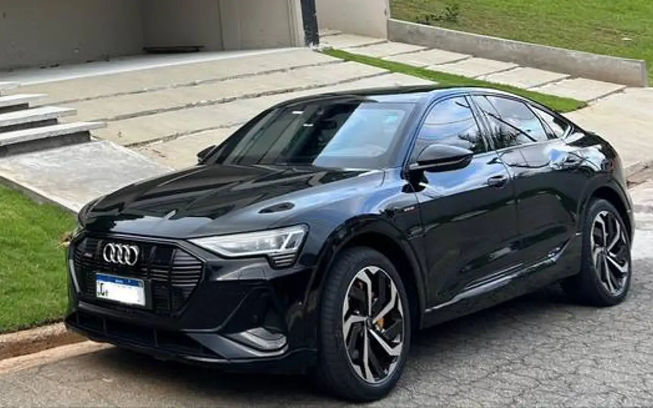 AUDI E-TRON ELÉTRICO SPORTBACK S QUATTRO — foto 1 de 7
