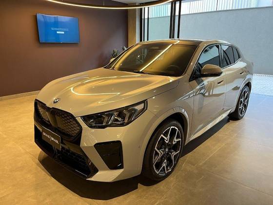 BMW iX2 64,8 KW ELÉTRICO XDRIVE30 M SPORT em Barueri, SP