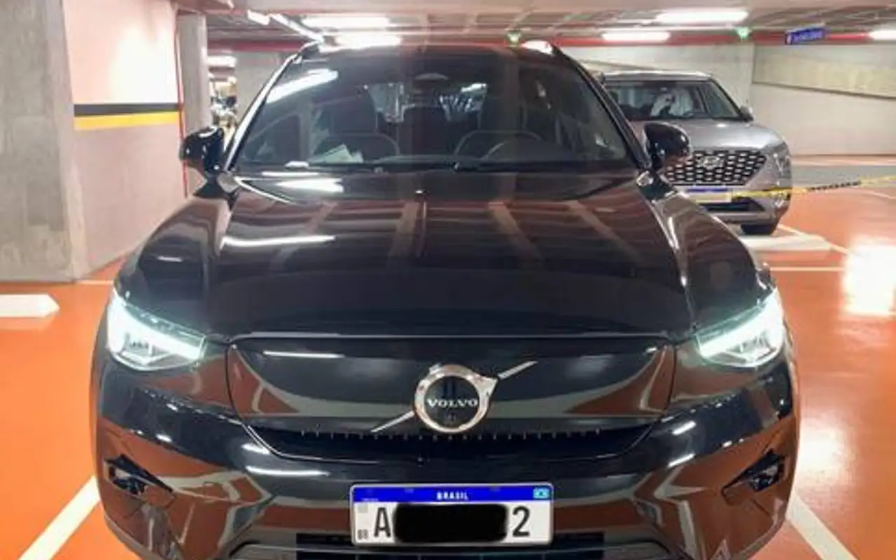 VOLVO XC40 P8 RECHARGE TWIN ELECTRIC ULTIMATE AWD — foto 1 de 8