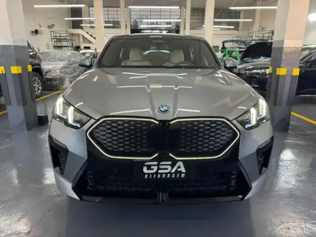 BMW iX2 64,8 KW ELÉTRICO XDRIVE30 M SPORT em São Paulo, SP