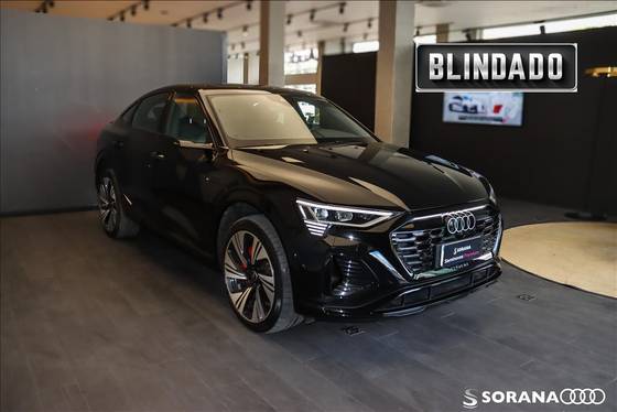 AUDI Q8 E-TRON 55 ELÉTRICO SPORTBACK PERFORMANCE BLACK QUATTRO em São Paulo, SP