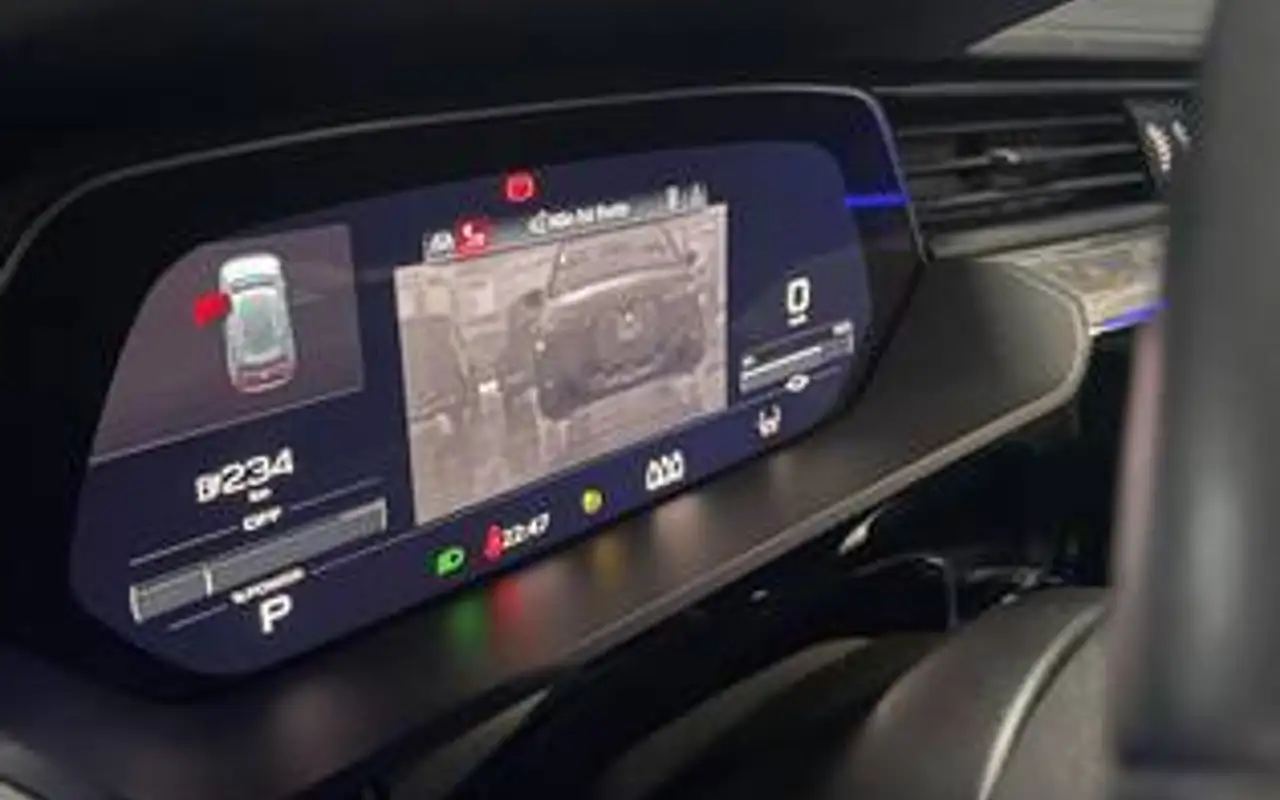 AUDI E-TRON ELÉTRICO PERFORMANCE BLACK QUATTRO — foto 1 de 8