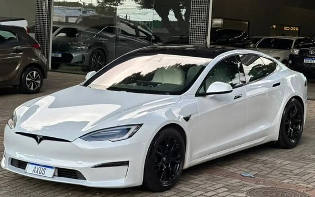 TESLA MODEL S ELÉTRICO PLAID — foto 1 de 17
