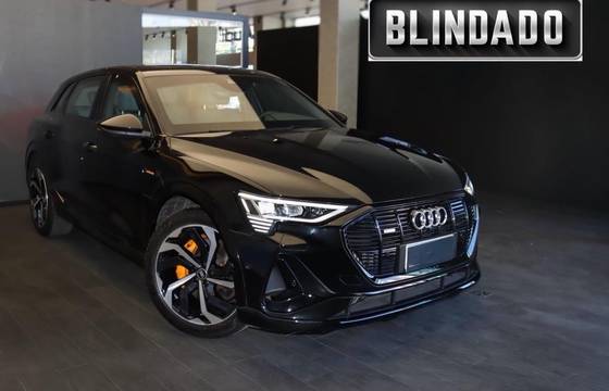 AUDI E-TRON ELÉTRICO PERFORMANCE BLACK QUATTRO em São Paulo, SP
