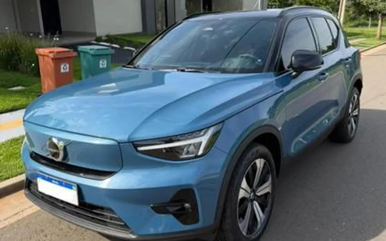 VOLVO XC40 P6 RECHARGE ELECTRIC PLUS — foto 1 de 6
