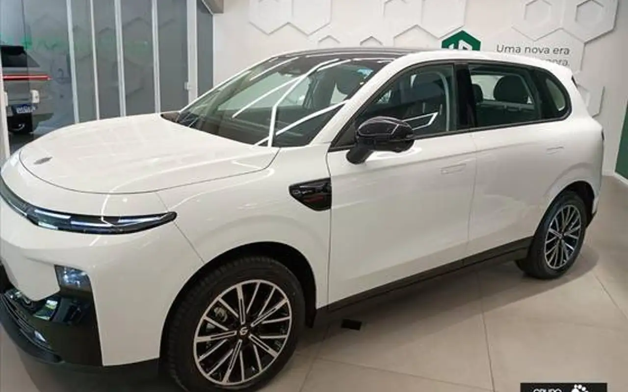LEAPMOTOR B10 56,2 KW BEV — foto 1 de 18