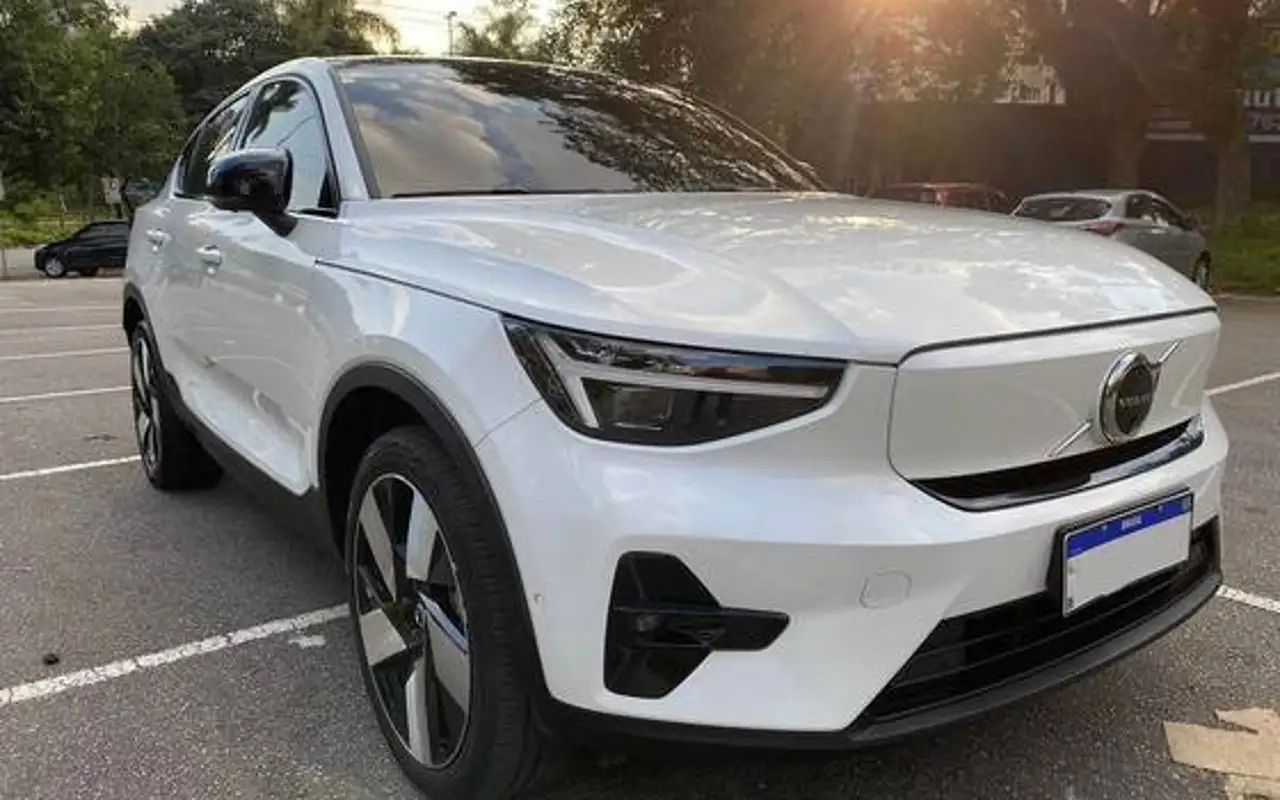 VOLVO C40 P8 RECHARGE TWIN ELECTRIC ULTIMATE AWD — foto 1 de 8