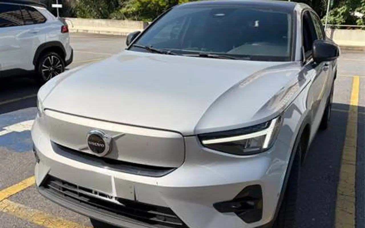 VOLVO C40 P8 RECHARGE TWIN ELECTRIC ULTIMATE AWD — foto 1 de 6