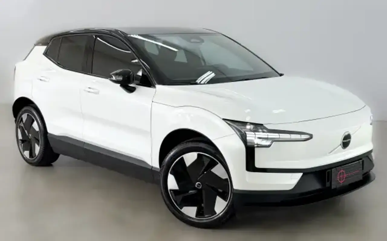 VOLVO EX30 69 KW ELÉTRICO PLUS — foto 1 de 18