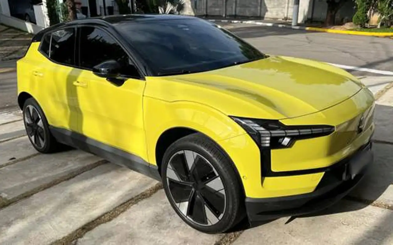 VOLVO EX30 69 KW ELÉTRICO ULTRA — foto 1 de 8
