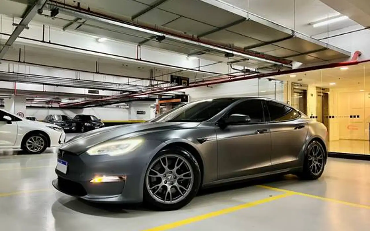 TESLA MODEL S ELÉTRICO PLAID — foto 1 de 8