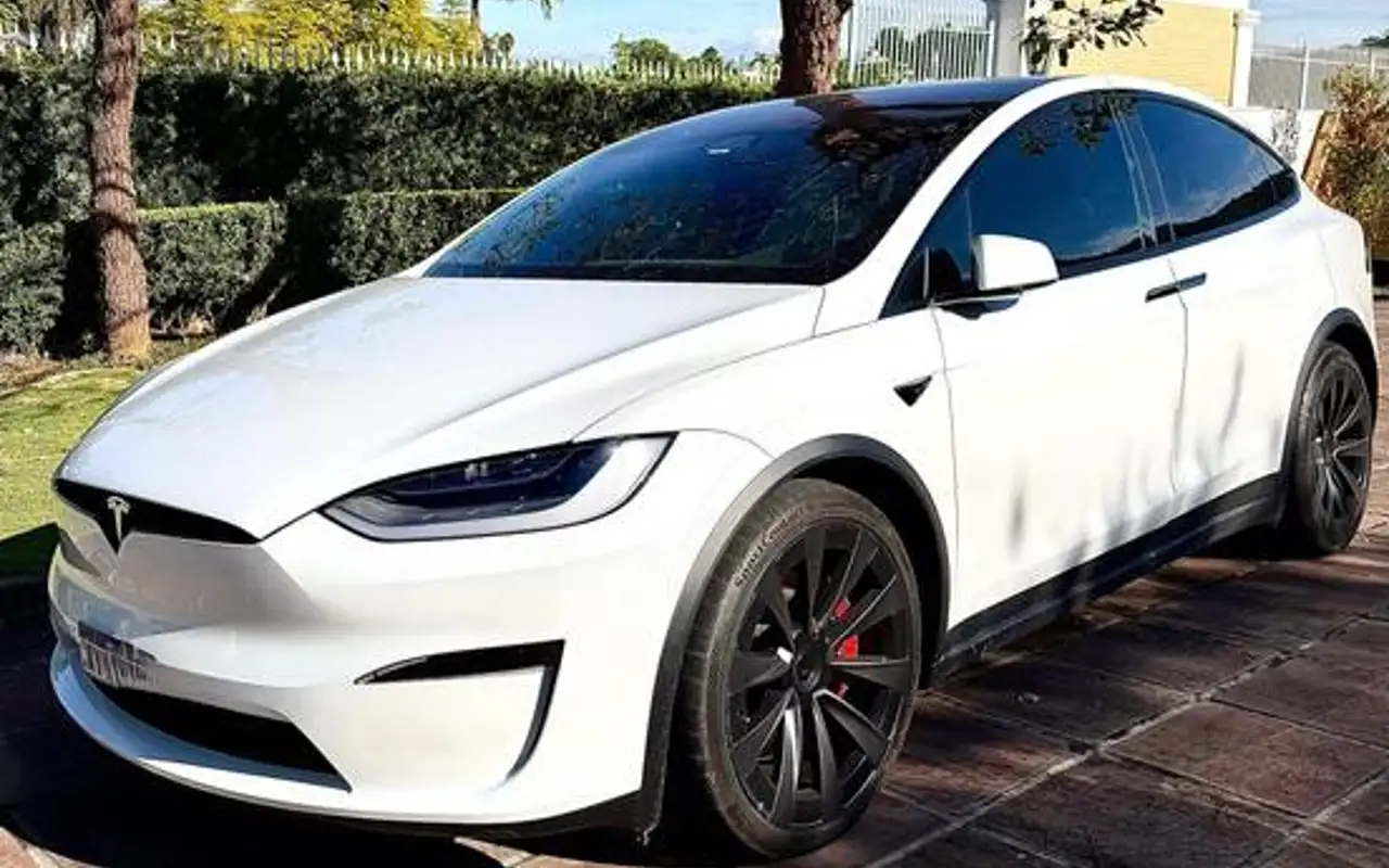 TESLA MODEL X ELÉTRICO PLAID — foto 1 de 5