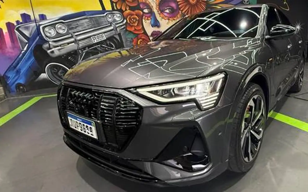 AUDI E-TRON ELÉTRICO SPORTBACK PERFORMANCE QUATTRO — foto 1 de 8