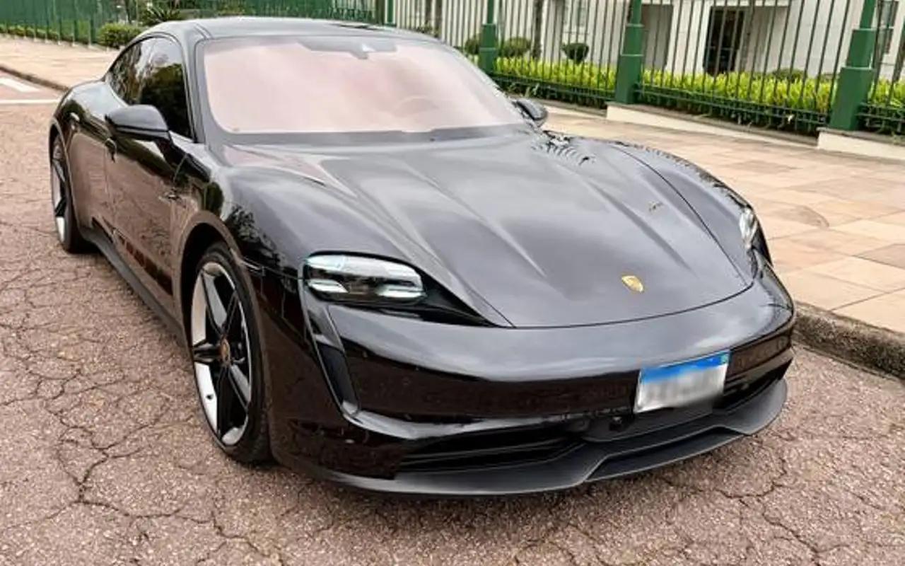 PORSCHE TAYCAN 4S ELÉTRICO — foto 1 de 8