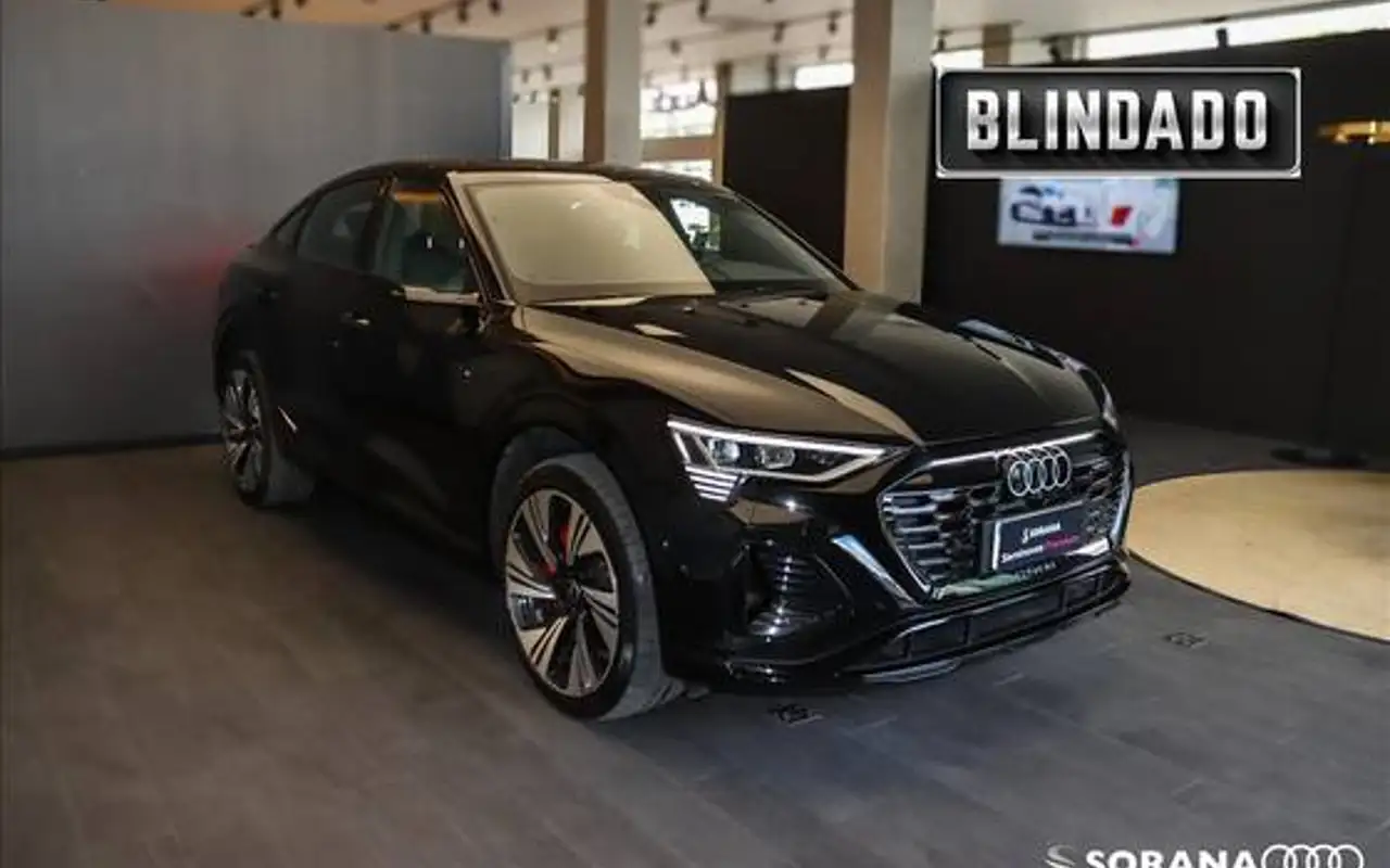 AUDI Q8 E-TRON 55 ELÉTRICO SPORTBACK PERFORMANCE BLACK QUATTRO — foto 1 de 17