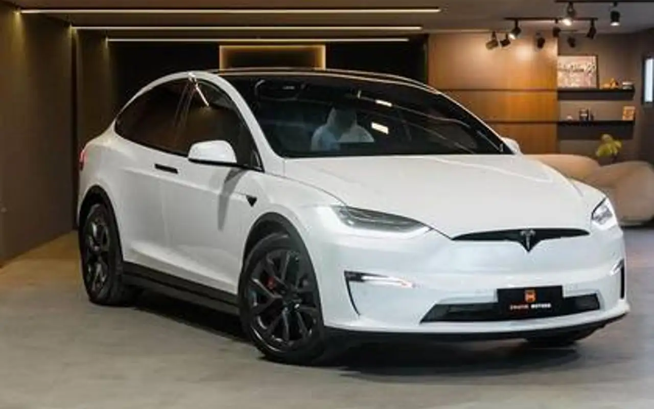 TESLA MODEL X ELÉTRICO PLAID — foto 1 de 20