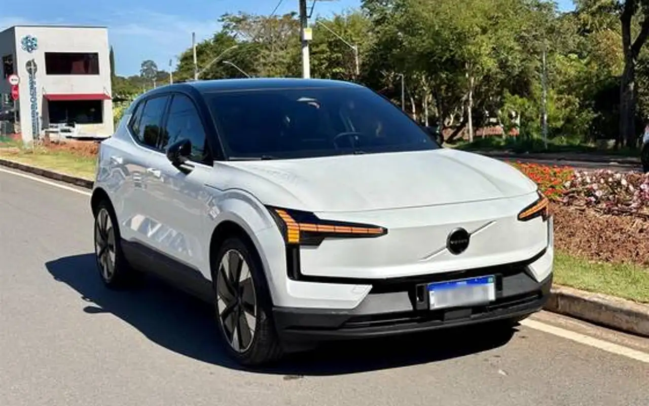 VOLVO EX30 69 KW ELÉTRICO ULTRA — foto 1 de 6