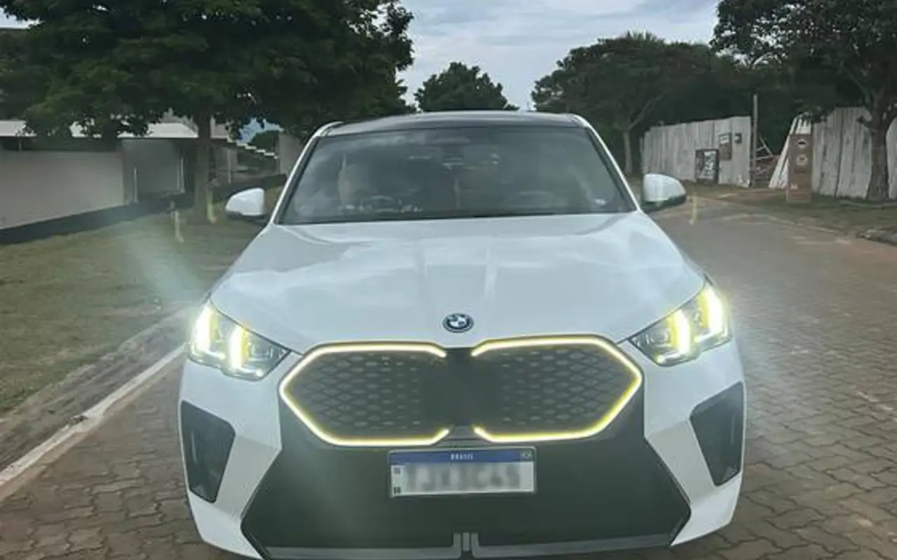 BMW iX2 64,8 KW ELÉTRICO XDRIVE30 M SPORT — foto 1 de 8