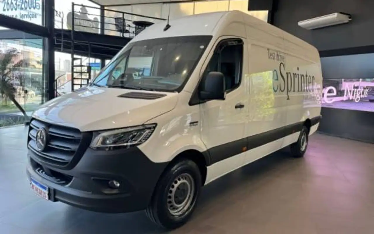 MERCEDES-BENZ E-SPRINTER 81 KW ELÉTRICO FURGÃO 320 STREET EXTRA LONGO AUTOMÁTICO — foto 1 de 10