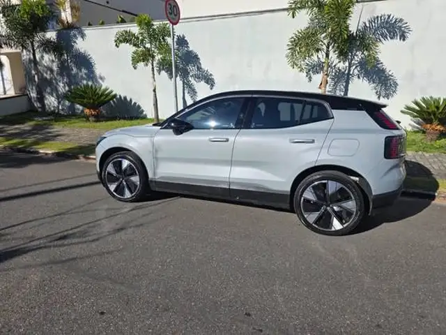 VOLVO EX30 69 KW ELÉTRICO ULTRA em Mogi das Cruzes, SP