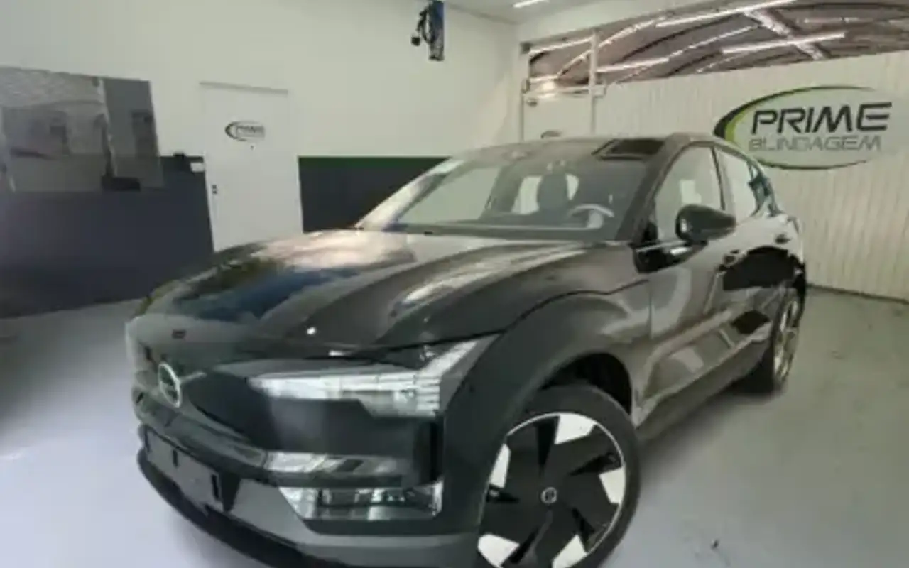 VOLVO EX30 69 KW ELÉTRICO ULTRA — foto 1 de 7