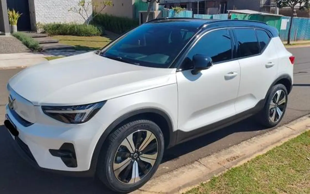 VOLVO XC40 P6 RECHARGE ELECTRIC PLUS — foto 1 de 8