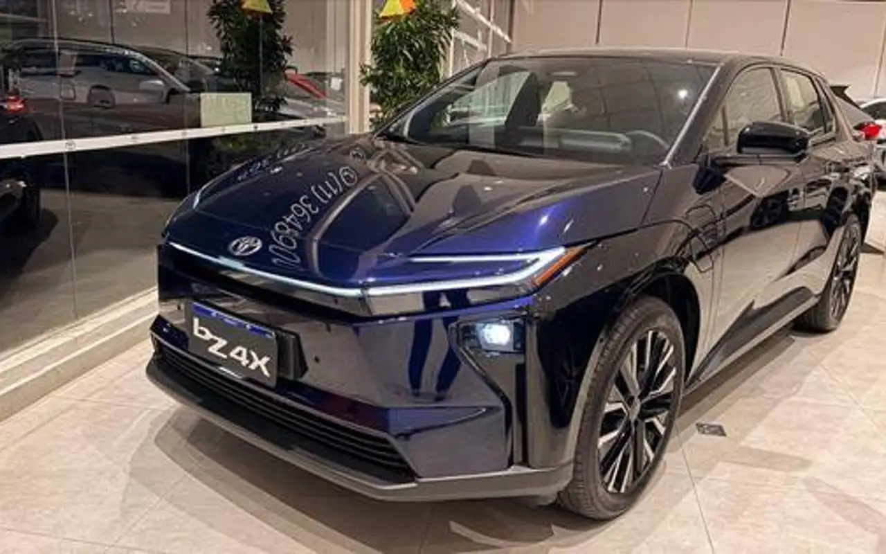 TOYOTA BZ4X 73,1 KW ELÉTRICO AWD — foto 1 de 16