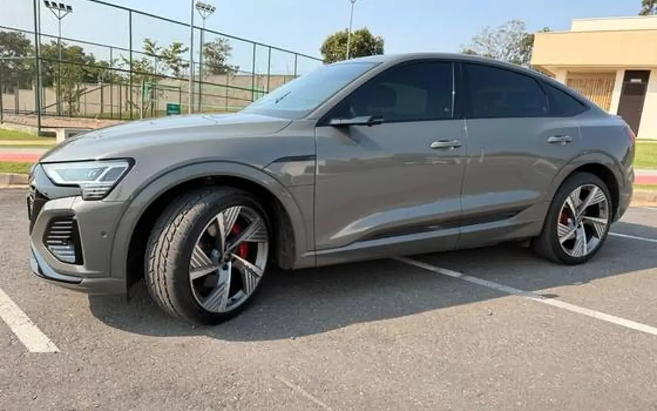 AUDI Q8 E-TRON 55 ELÉTRICO SPORTBACK LAUNCH EDITION QUATTRO — foto 1 de 8