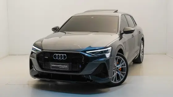 AUDI E-TRON ELÉTRICO PERFORMANCE BLACK QUATTRO em Florianópolis, SC