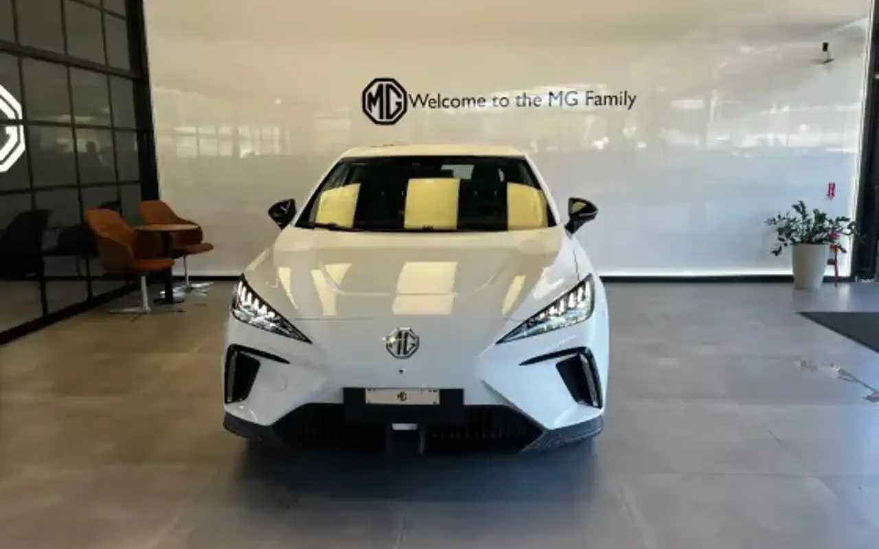 MG 4 64 KW ELÉTRICO LUXURY — foto 1 de 4