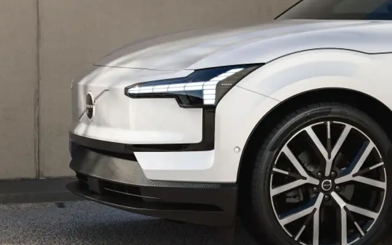 VOLVO EX30 69 KW ELÉTRICO PERFORMANCE ULTRA — foto 1 de 8