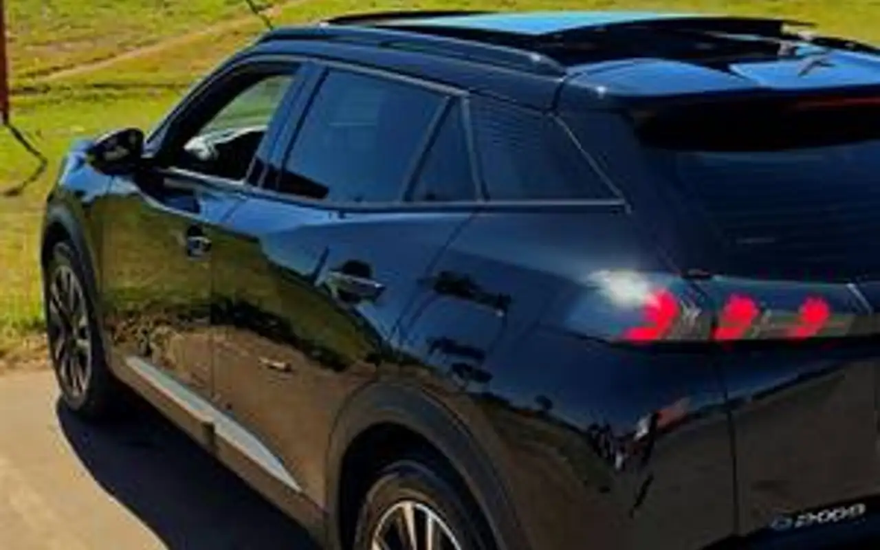 PEUGEOT 2008 50 KW ELÉTRICO E-GT — foto 1 de 8
