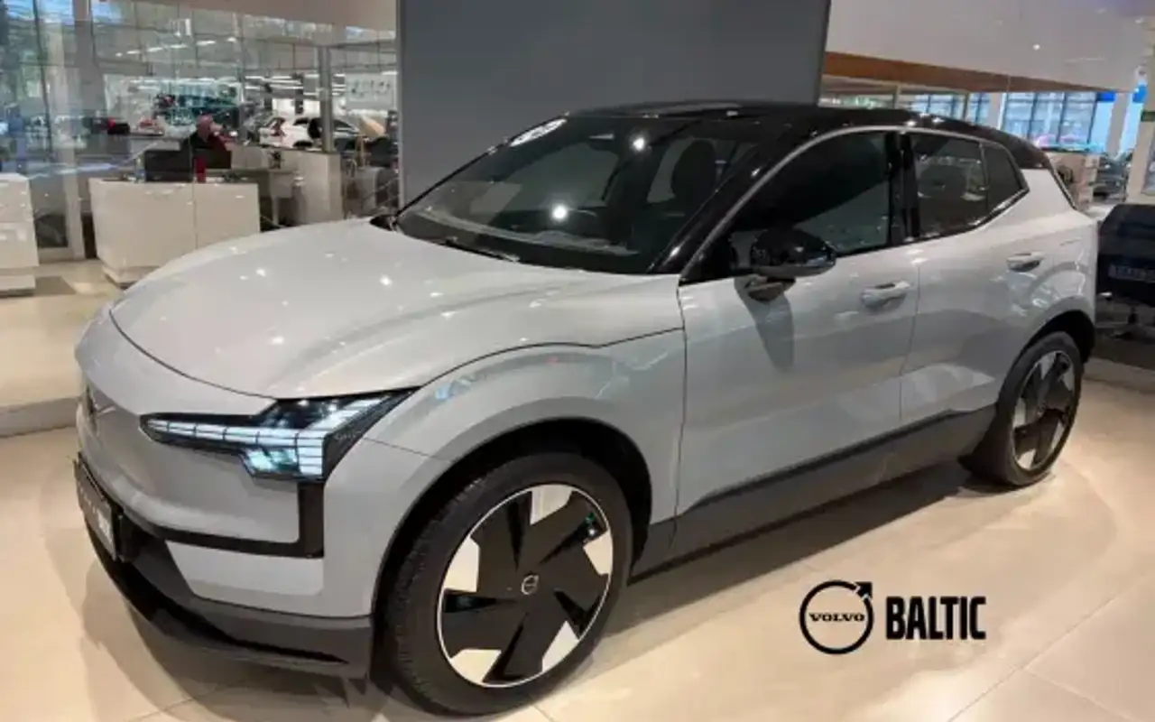 VOLVO EX30 69 KW ELÉTRICO PLUS — foto 1 de 12