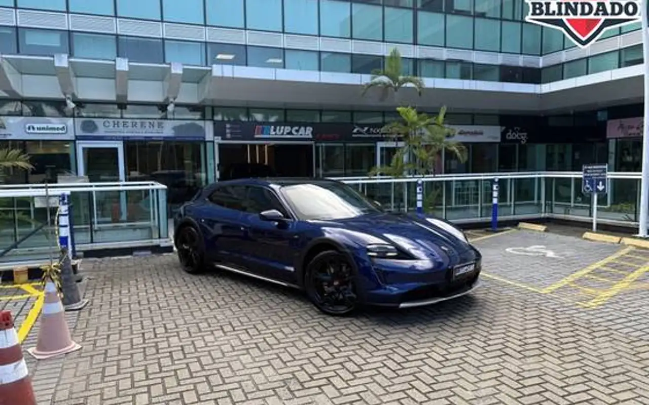 PORSCHE TAYCAN 4 CROSS TURISMO ELÉTRICO — foto 1 de 17