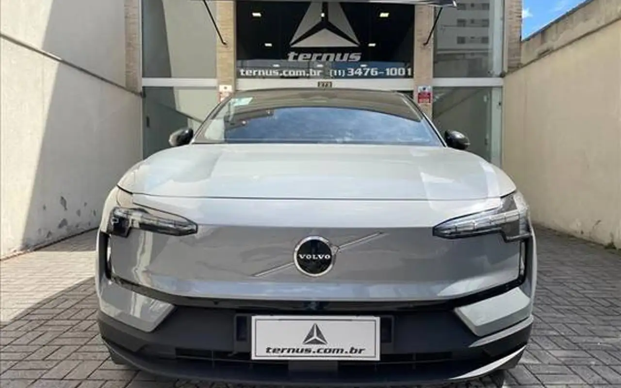 VOLVO EX30 69 KW ELÉTRICO ULTRA — foto 1 de 17
