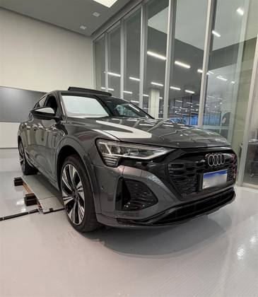 AUDI Q8 E-TRON 55 ELÉTRICO SPORTBACK PERFORMANCE BLACK QUATTRO em Belo Horizonte, MG
