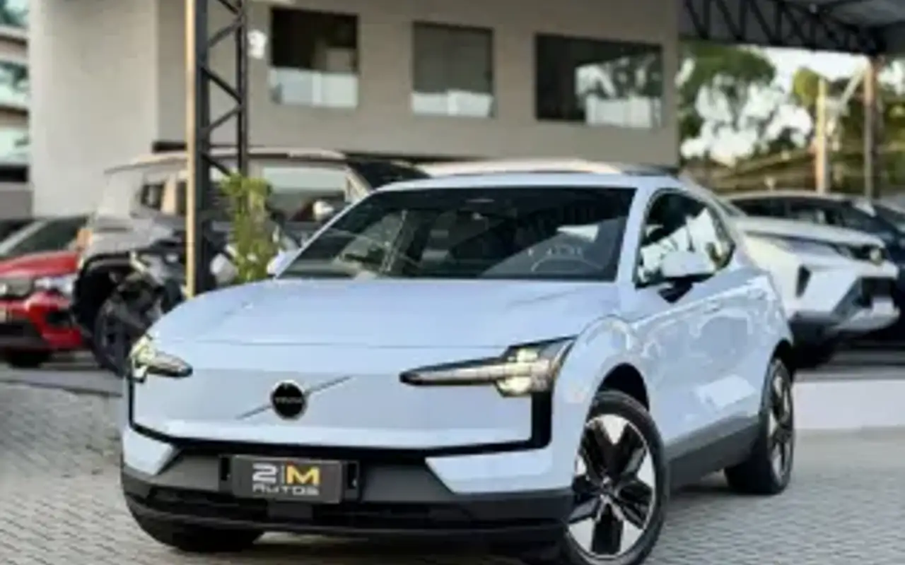 VOLVO EX30 69 KW ELÉTRICO CORE — foto 1 de 7