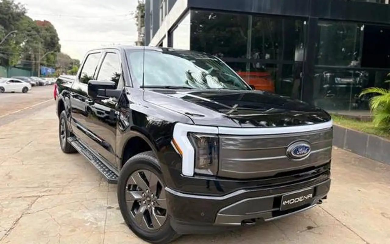 FORD F-150 ELÉTRICO LIGHTNING LARIAT — foto 1 de 18