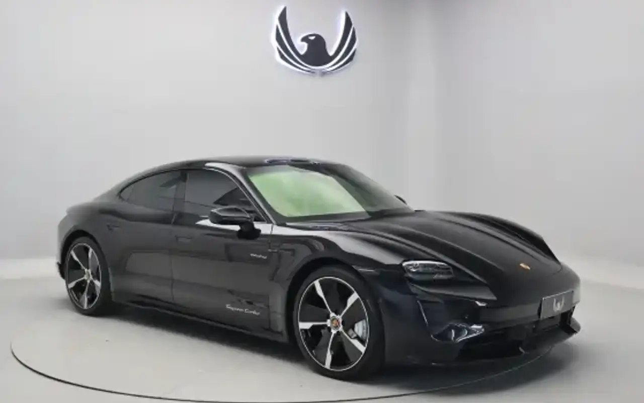 PORSCHE TAYCAN TURBO ELÉTRICO — foto 1 de 20