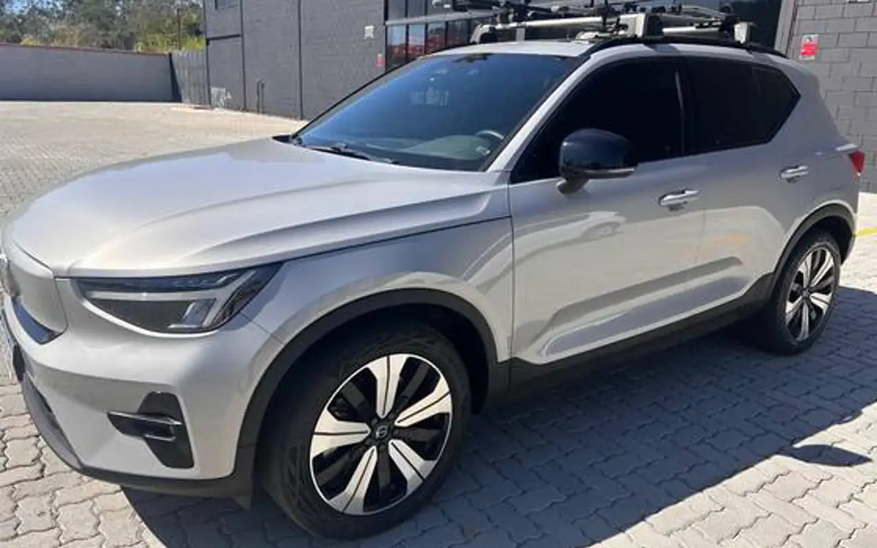 VOLVO XC40 P6 RECHARGE ELECTRIC PLUS — foto 1 de 6