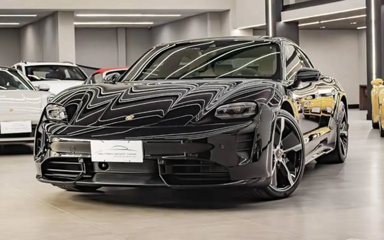 PORSCHE TAYCAN TURBO ELÉTRICO — foto 1 de 19